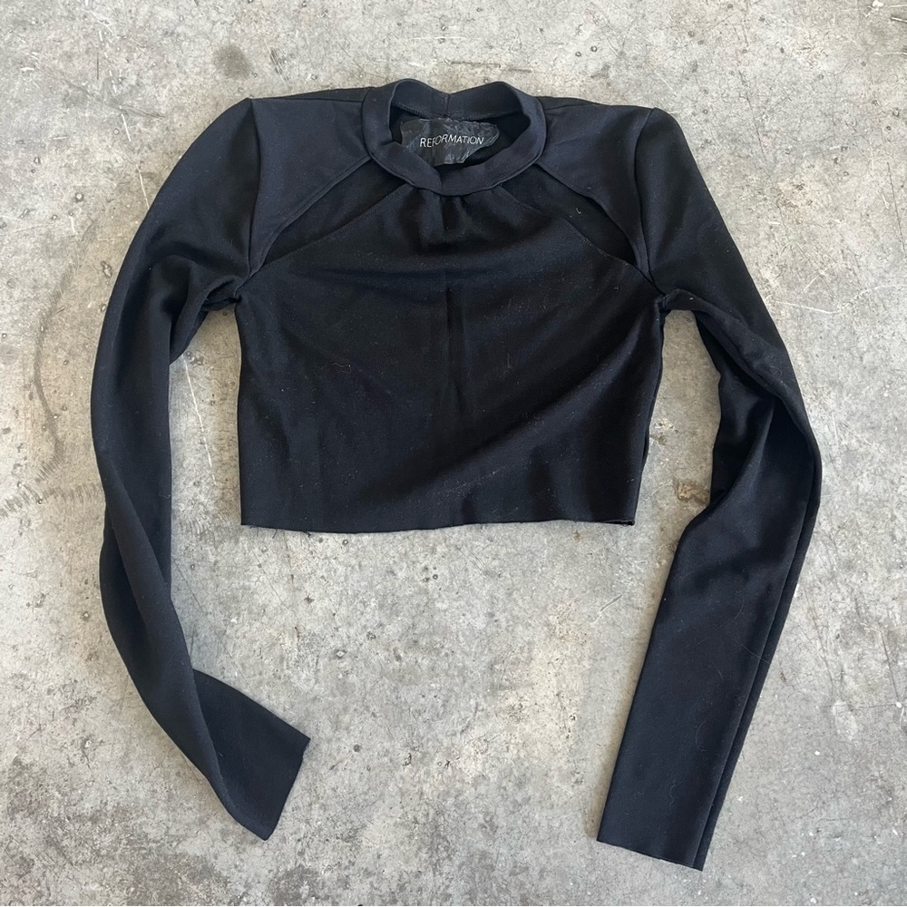 Reformation cropped long sleeve cut out crop top S black crew neck tee - Picture 4 of 7